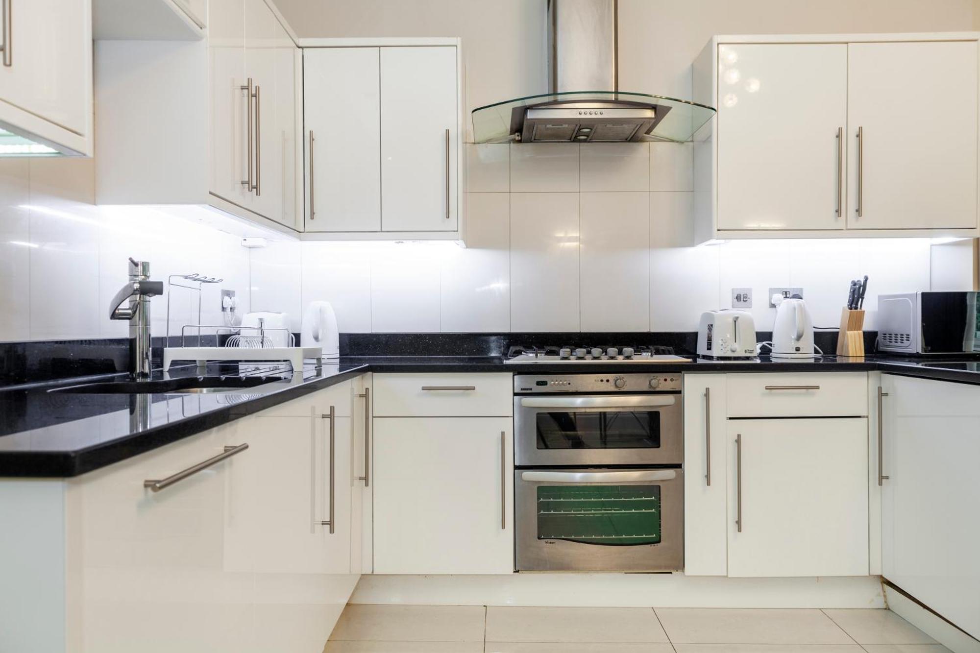 Captivating 3br Flat, 5 Min To Hyde Park Londra